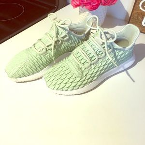 Women’s Adidas Tubular shoes like new!!